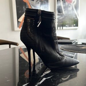 Mesh bootie